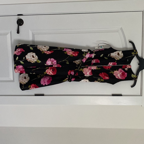 Danny and Nicole size 8 beautiful textured material - Picture 4 of 5